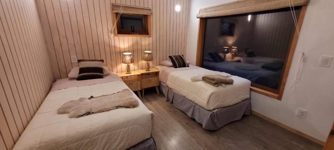 Cabana En Laguna Azul Patagonia Bagual Villa Torres del Paine National Park Esterno foto
